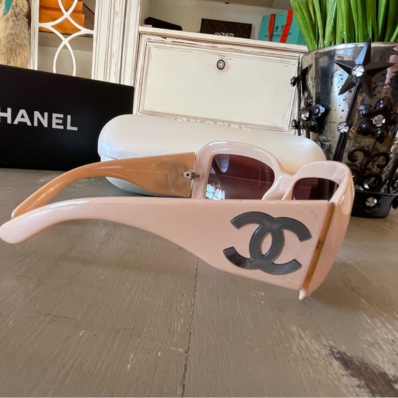 Chanel Sunglasses 5076H - Cream CC-Mother of Pearl Vintage - Picture 4 of 11